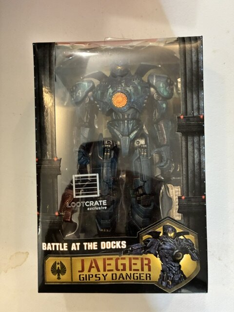 NECA Pacific Rim Gipsy Danger Battle at the Docks – Loot Crate Exclusive